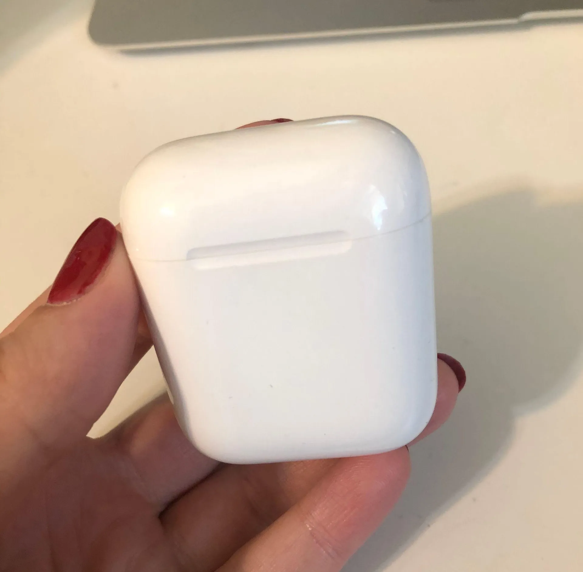 Apple AirPods - Image 2