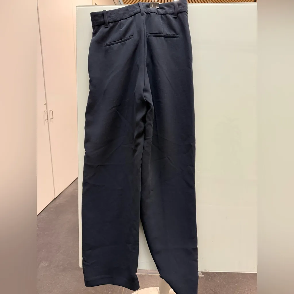 Aritzia Effortless Pants size 4 Short Navy Blue - Image 3