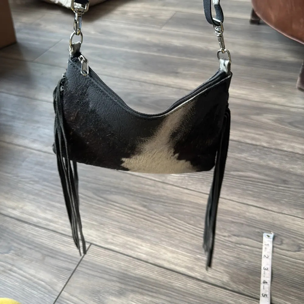 Genuine fur cowhide and leather fringe crossbody bag black and white - Image 7