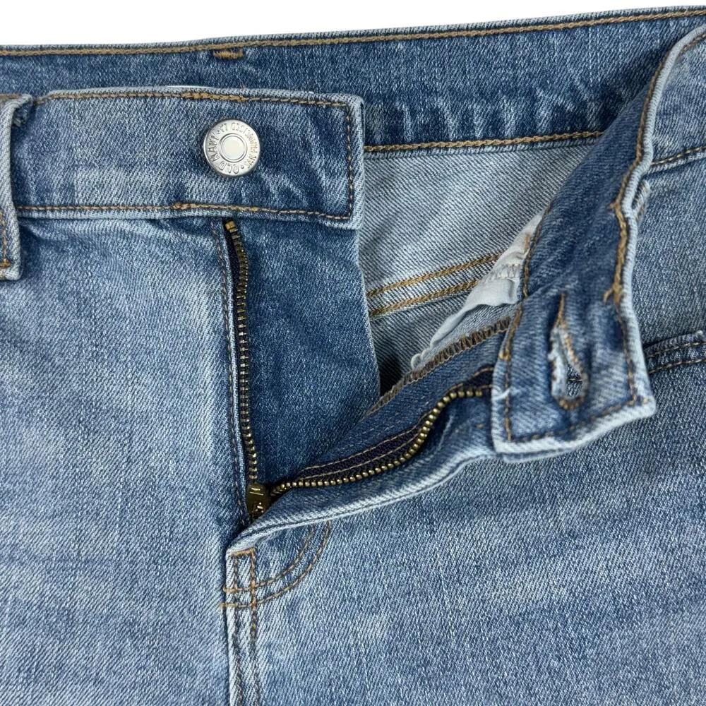 Old Navy SZ 6 Boyfriend Jean Shorts Cuffed Pockets Zip-Fly Mid-Rise Medium Wash - Image 2