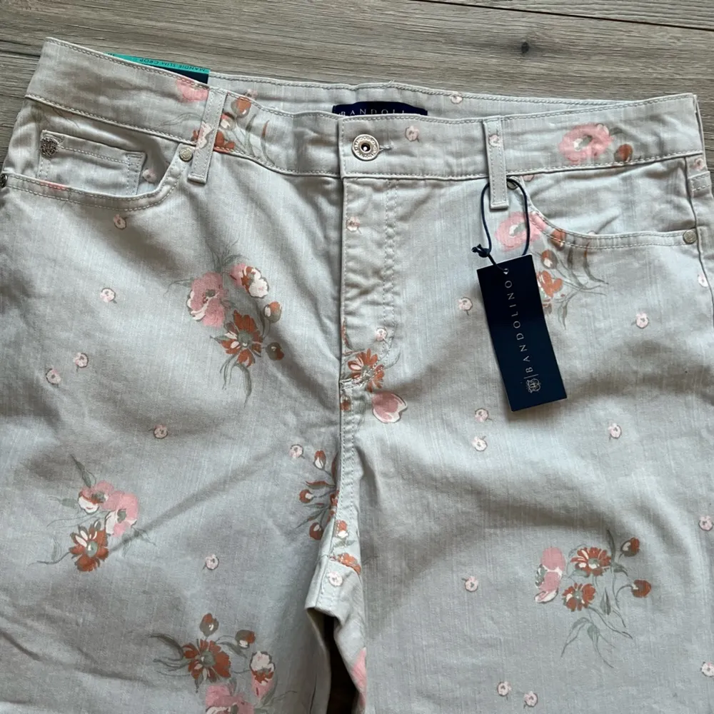 NWT Bandolino Plus Size Mandie Slim Printed Crop Jeans | Floral | 16 - Image 4