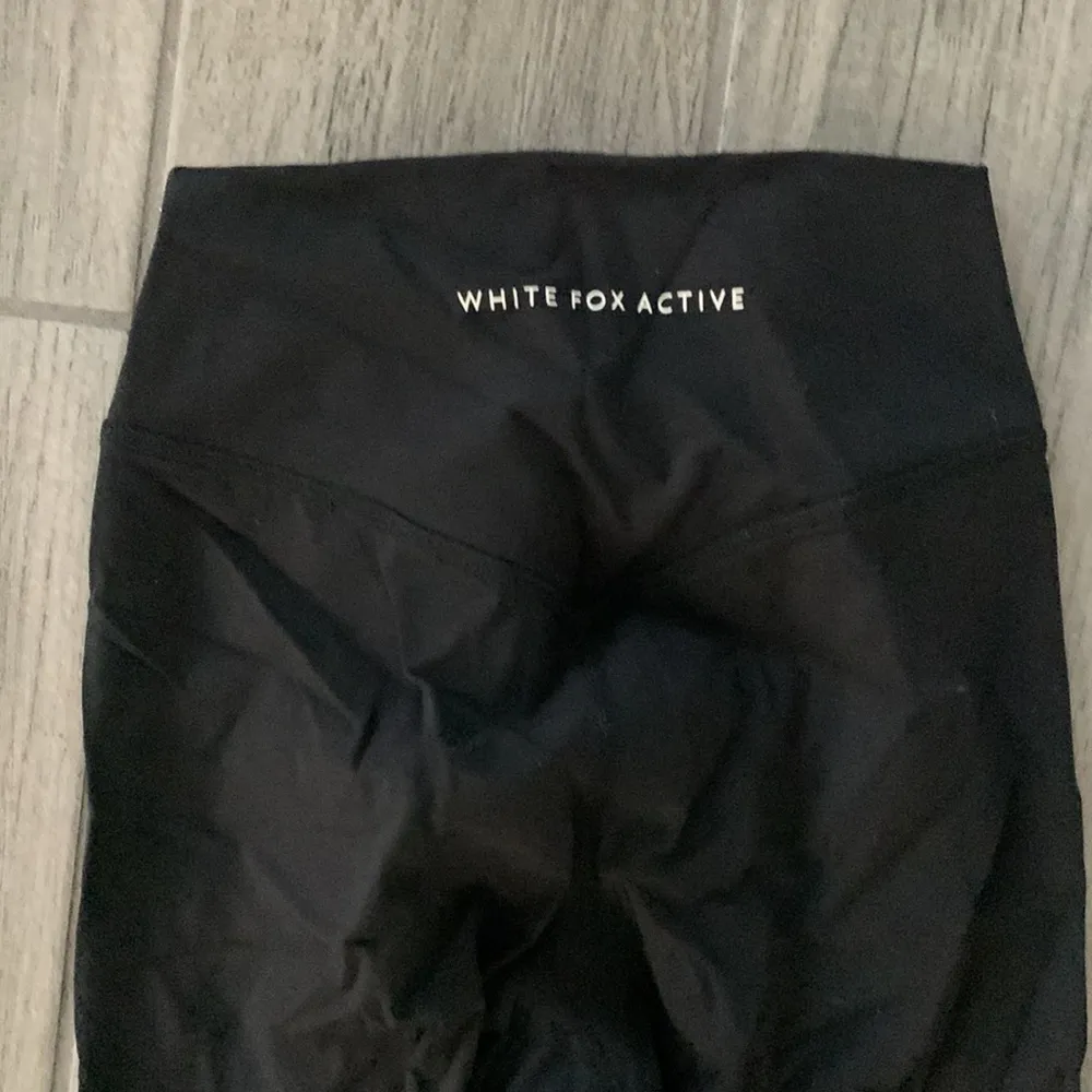 White fox active black leggings - Image 5