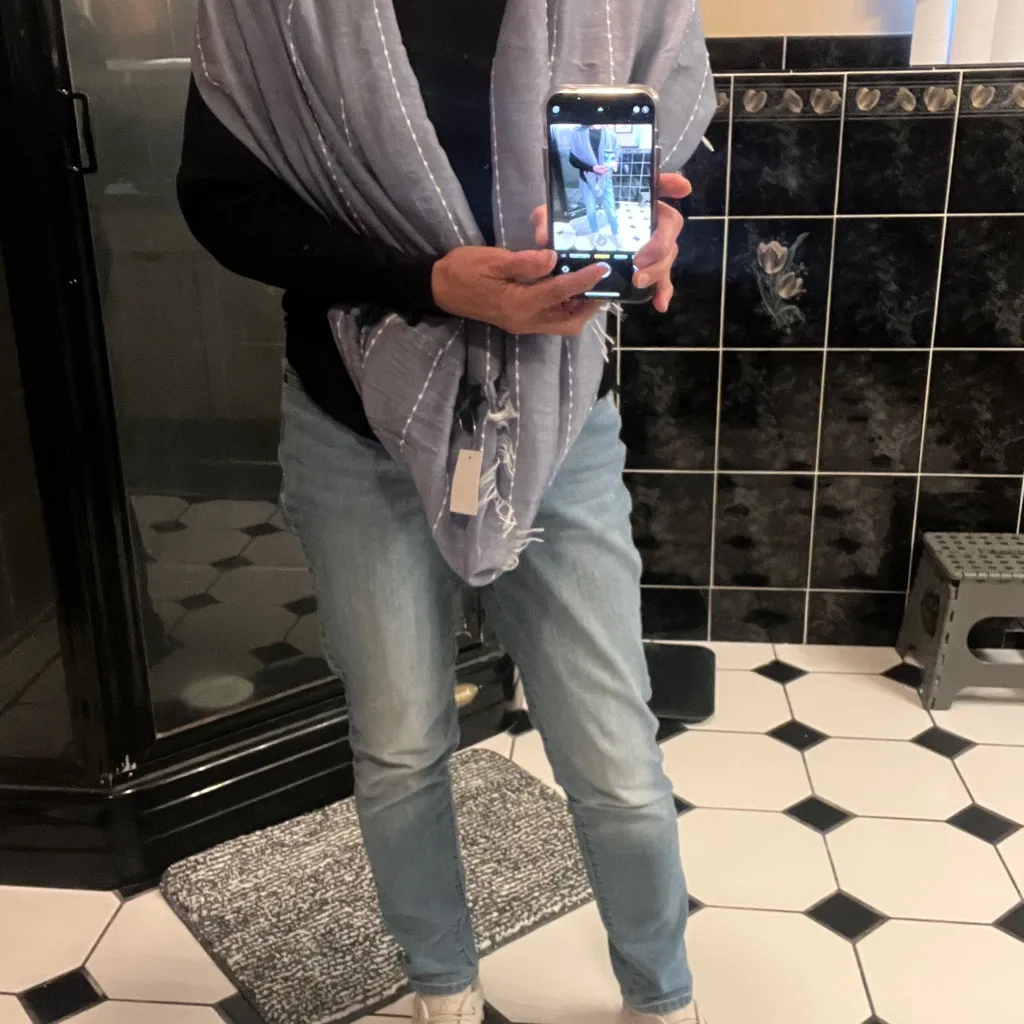 Bloomingdale's Soft Chambray Blue Frayed Fringe Scarf, New w/ tag - Image 6