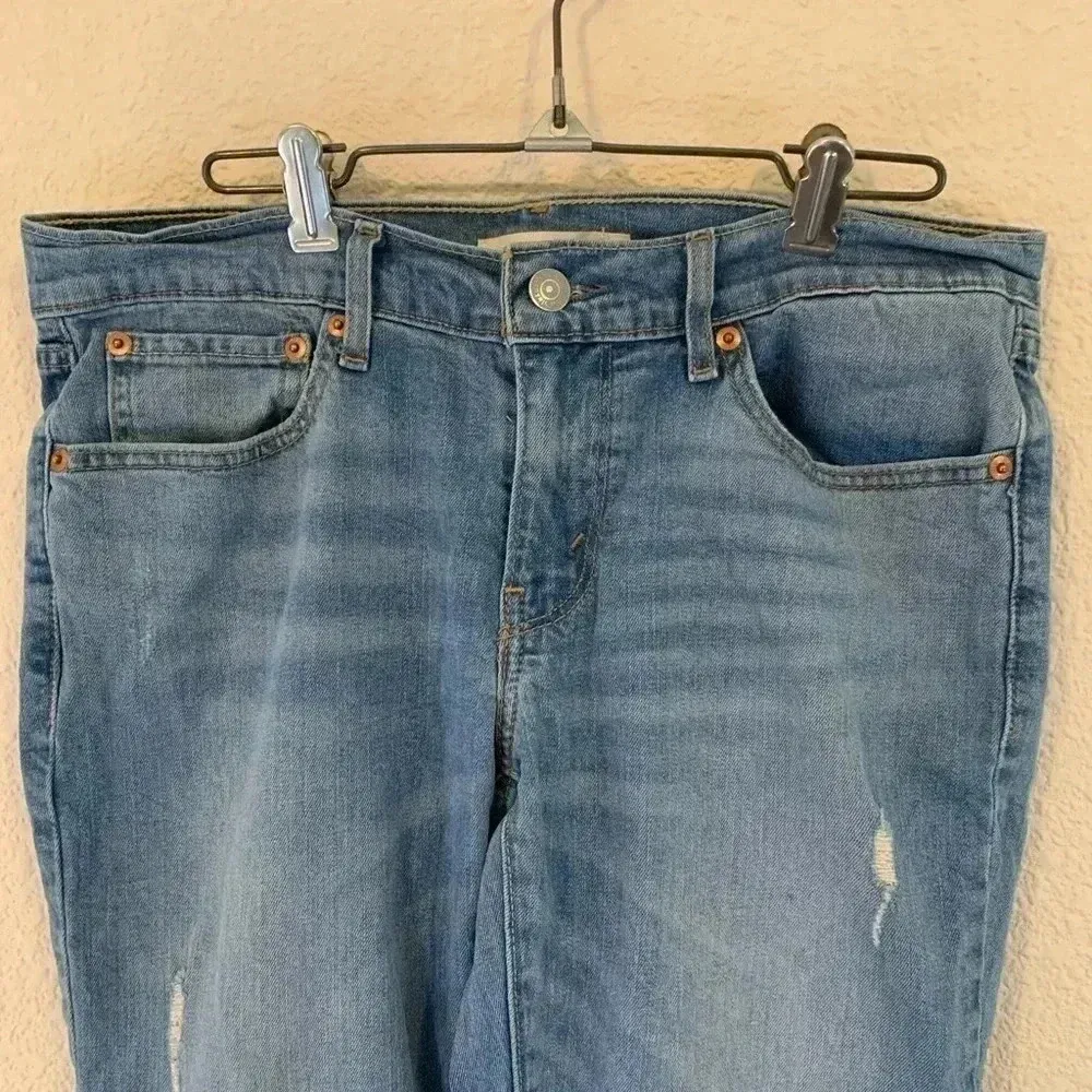 Levi's boyfriend jean sz 27 lowrise medium wash slight distressing casual comfy - Image 7