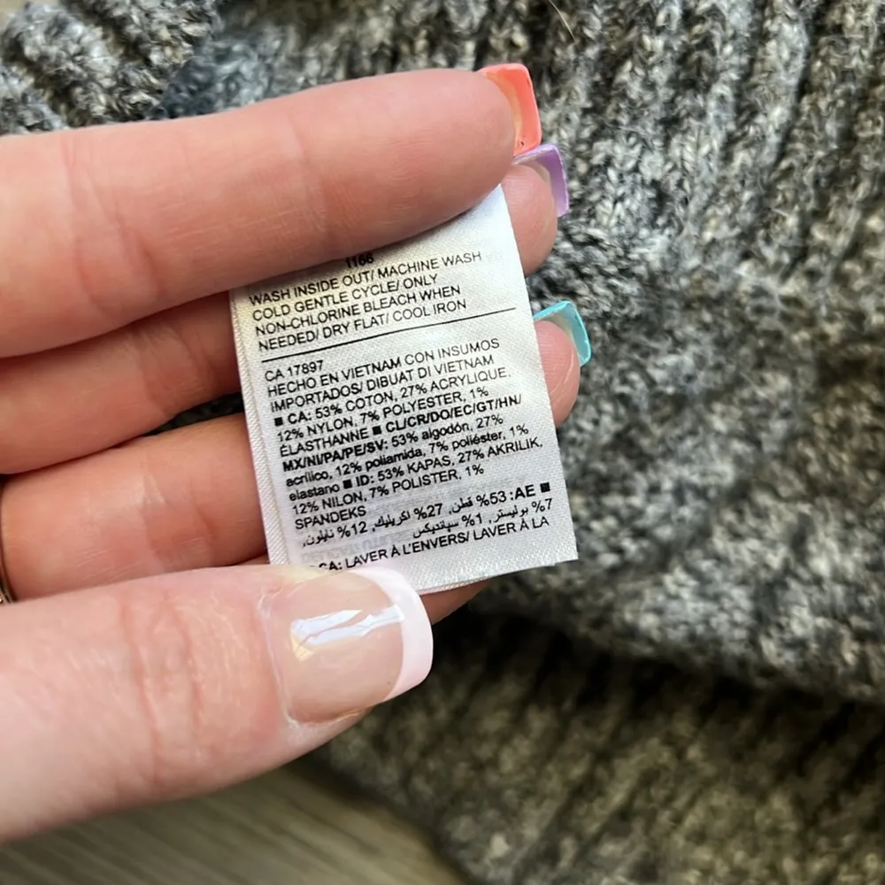 Old Navy Turtle Neck Long Sleeve Size M - Image 7