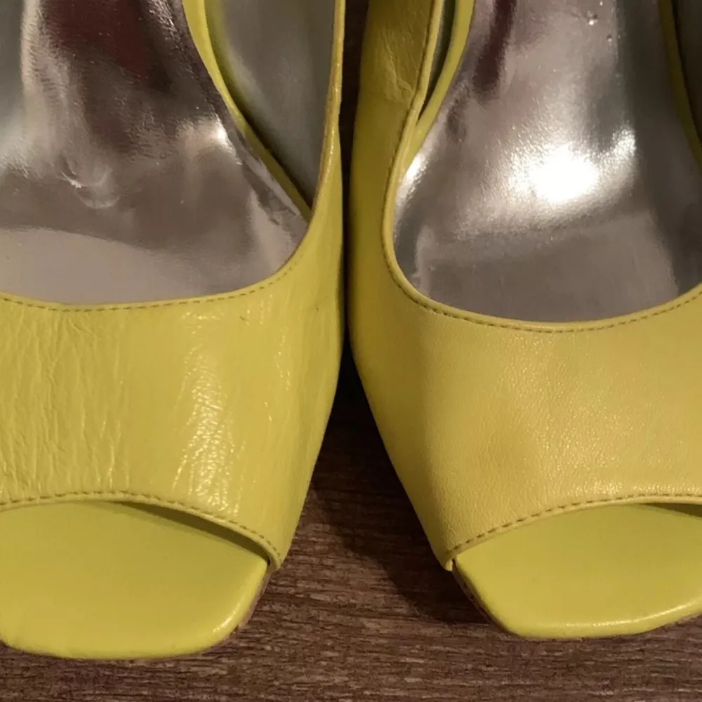 Hanson Open Toe Heels Size 7 Bright Yellow Never Worn - Image 3