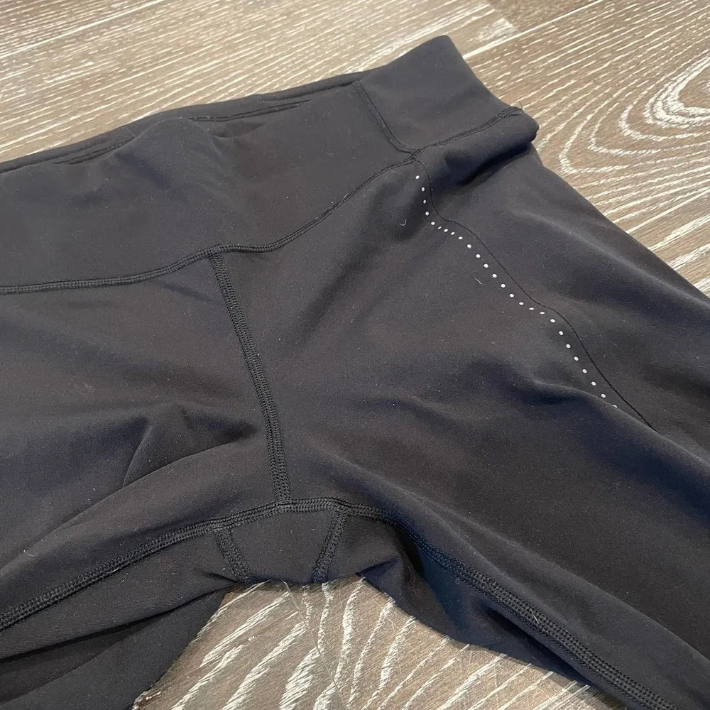 Lululemon Extra Mile Crop Reflective 23” Black Leggings Women Size 8 - Image 4
