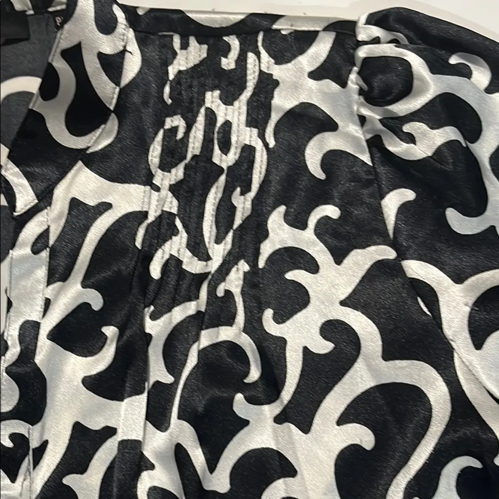 Violet & Claire Black and White Button Down Shirt with Mandarin Collar - Image 6