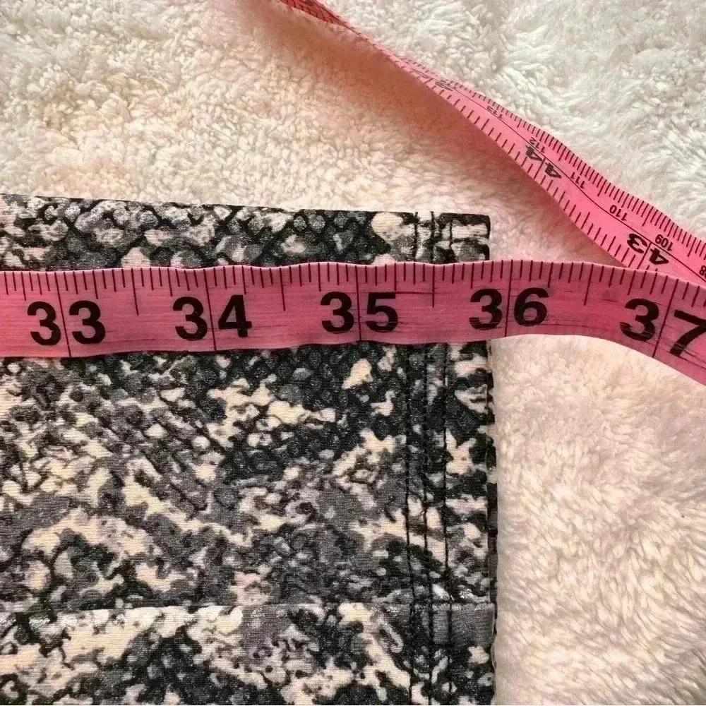 Spanx Faux Leather Snake Shine Leggings in Grey‎ Snake XS NWT - Image 11