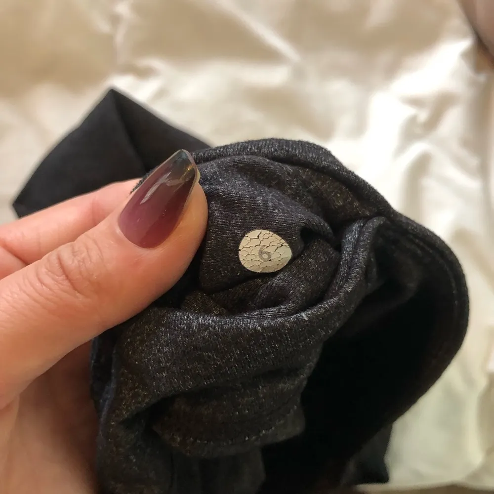 Lululemon Black and Grey Leggings Size 6 - Image 9