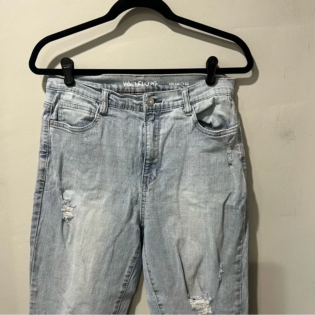 WALLFLOWER Juniors 11 Ripped Destroyed High Rise Mom Blue Jeans 26” Inseam Size undefined - Image 4