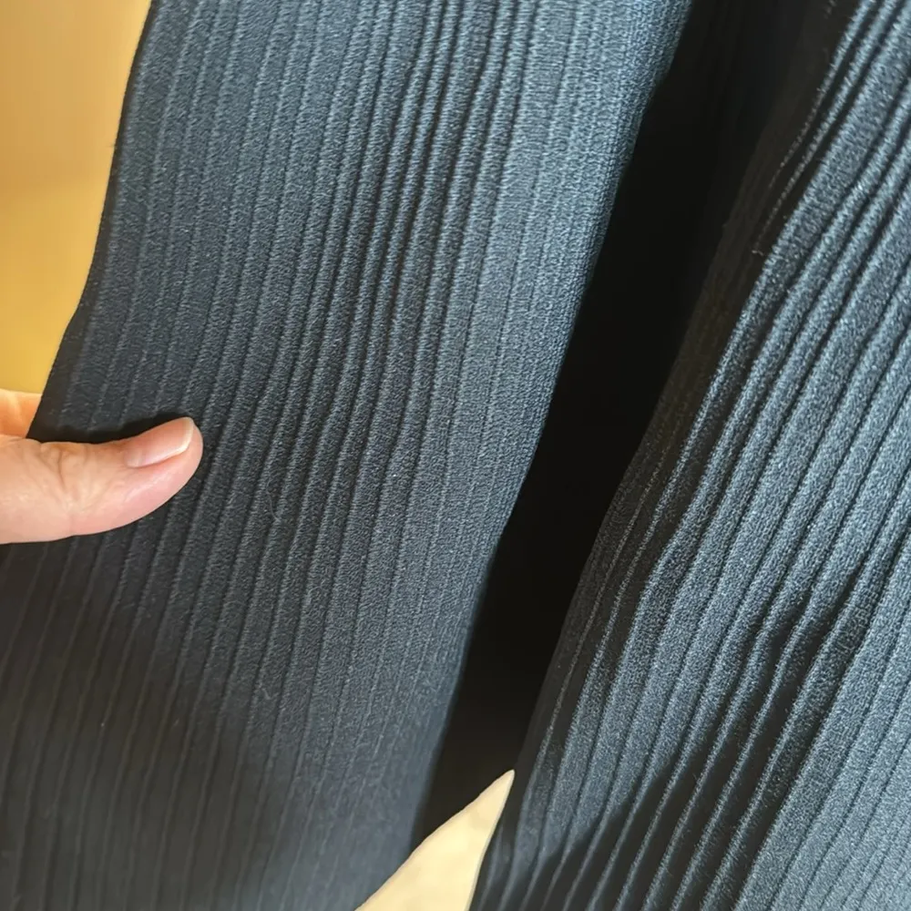 Olivaceous Black Ribbed Textured Circle Skater Skirt Size Medium - Image 3