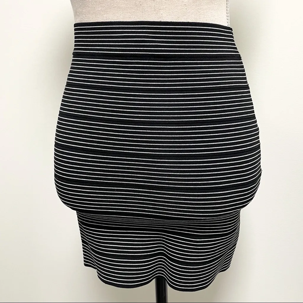 BCBGMAXAZRIA Black White Striped Bodycon Tulip Skirt Mini EUC - Image 6