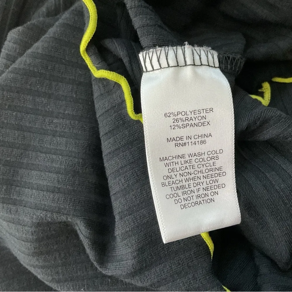 Juicy By Juicy Couture Mock Neck Long Sleeve Crop Top Size Large - Image 4