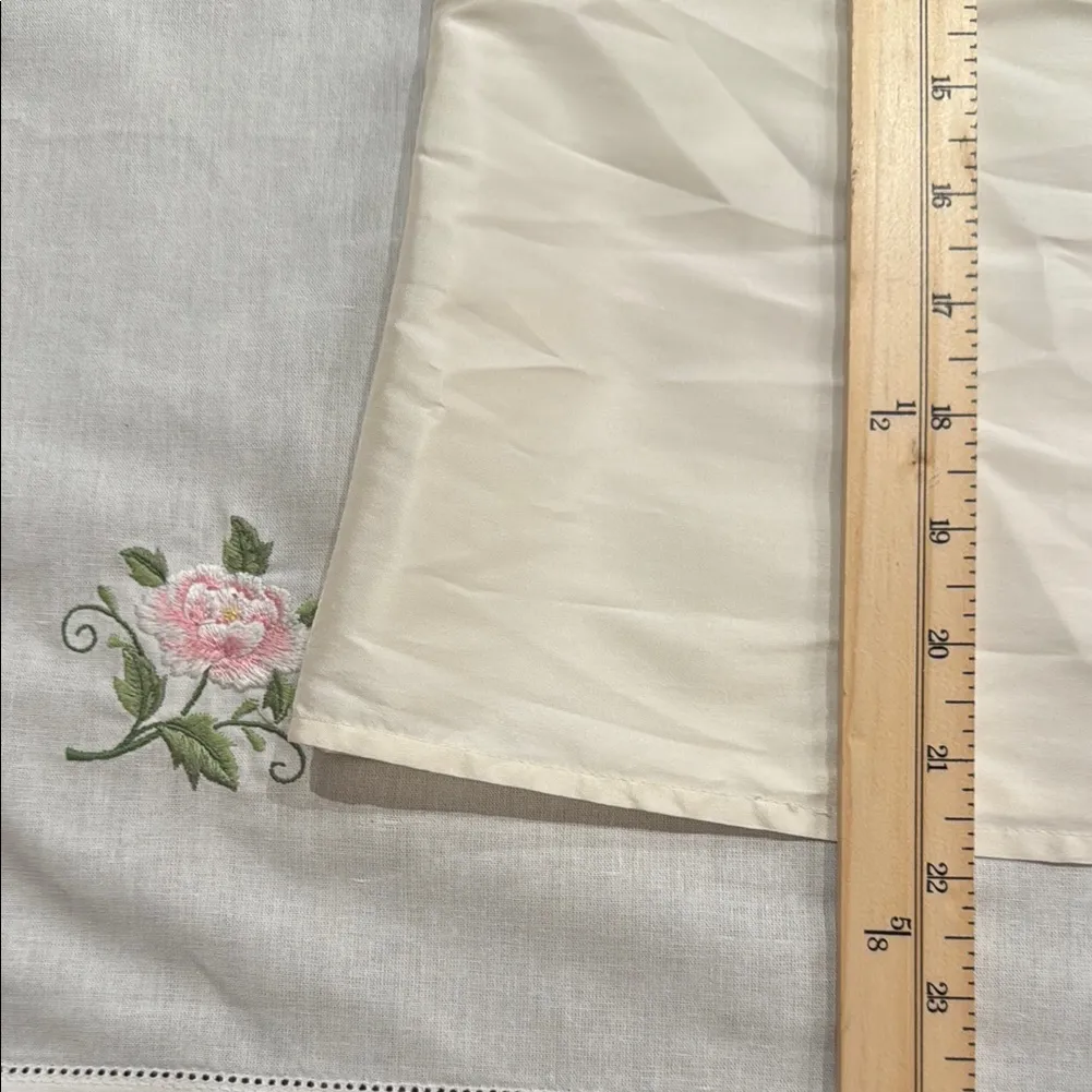 Calvin Klein Off-White/Cream Sleeveless Ruffled Blouse - Image 4