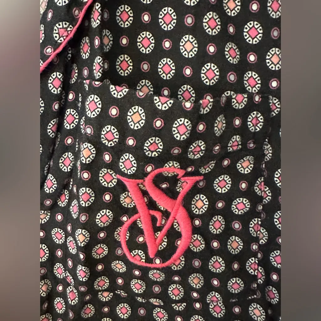 VS Victoria’s Secret Black and Pink Patterned Pajama Top Women’s Sz Small - Image 4