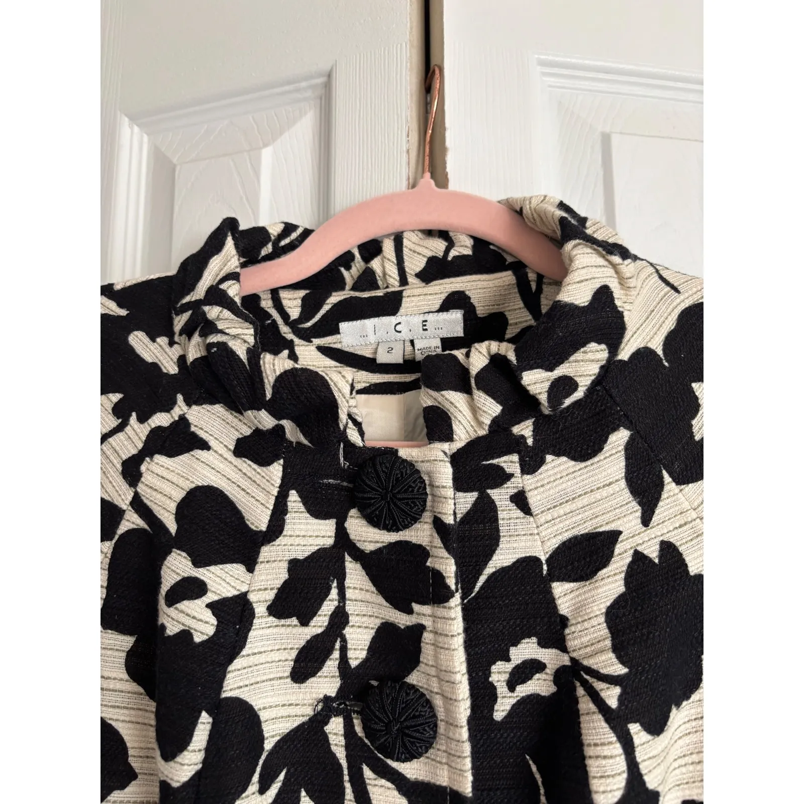 I.C.E. Women's Cropped Jacket – Black & Ivory Floral Size 2 Cotton/Linen Blend - Image 5