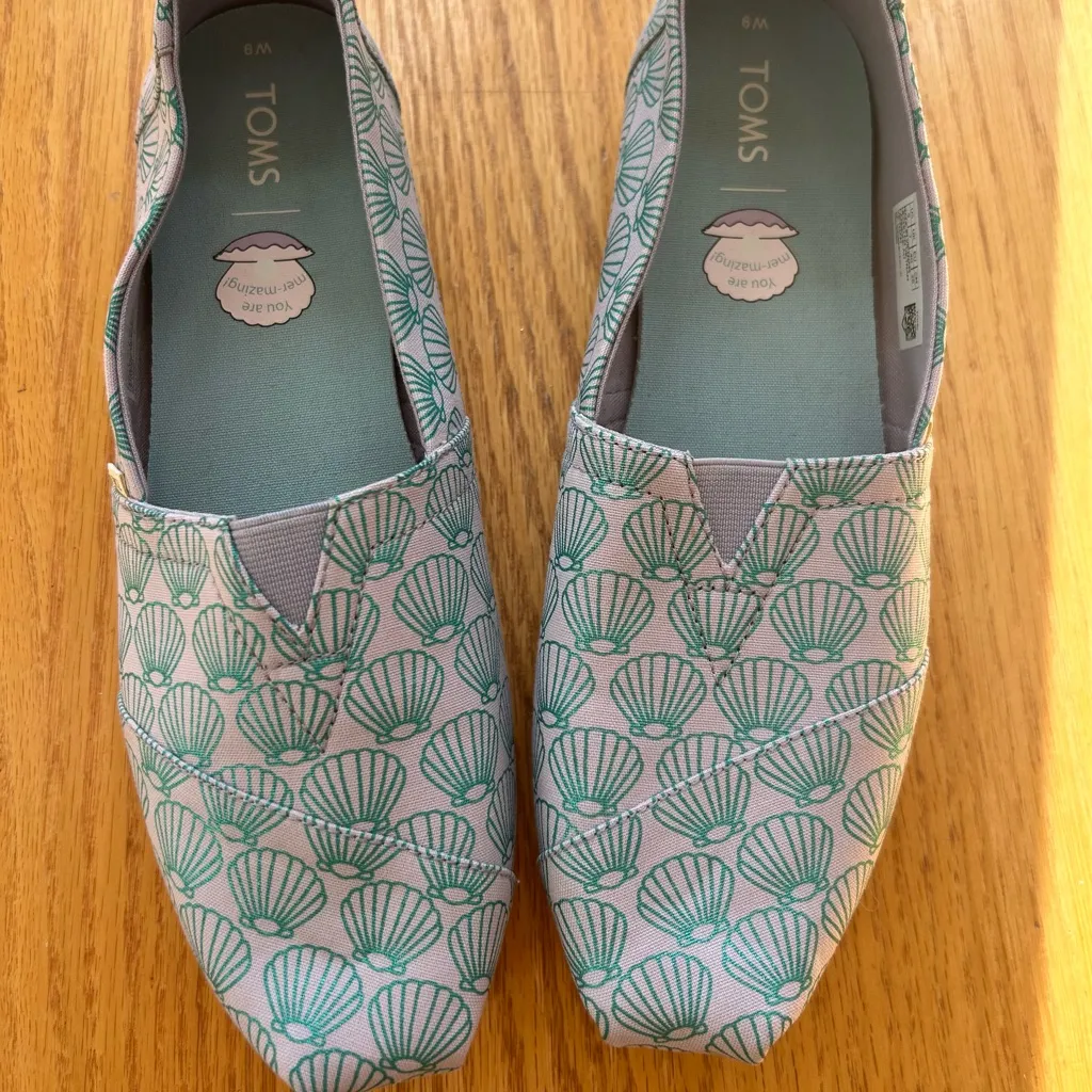 Tom's Women's Slip On Shoes Seashell Lavender Blue Mermazing Print Women’s 9 - Image 9