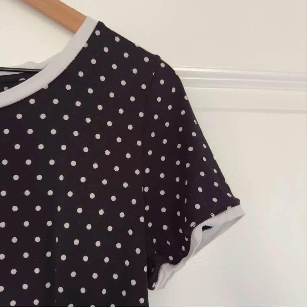 Kate Spade Polka Dot Ruffle hem T-shirt crew neck short sleeve top black white - Image 5