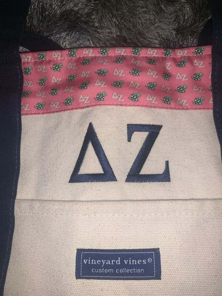 Vineyard Vines Delta Zeta  Medium Size Bag - Image 4