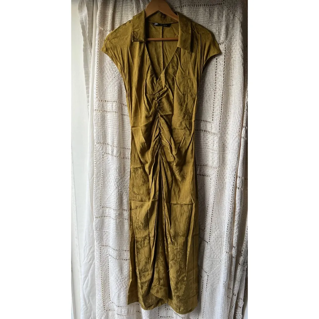 ZARA Women’s Size Medium DRAPED JACQUARD MIDI DRESS Olive Green V Neck 8954/373 - Image 3
