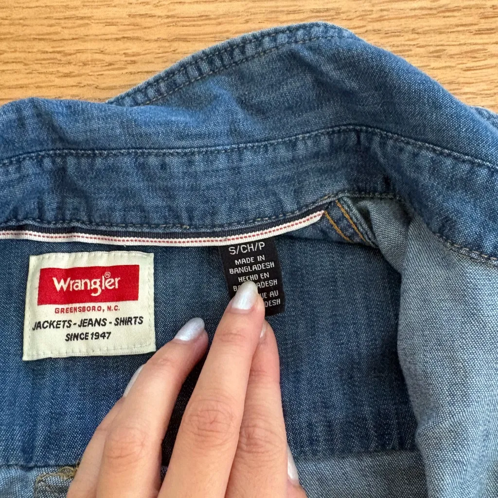 Wrangler button down - Image 3