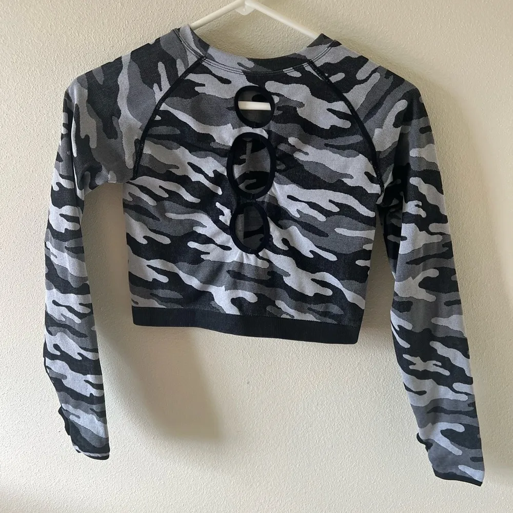 🛍️Bella Movement Seamless Workout Top Size Large Black - Image 3