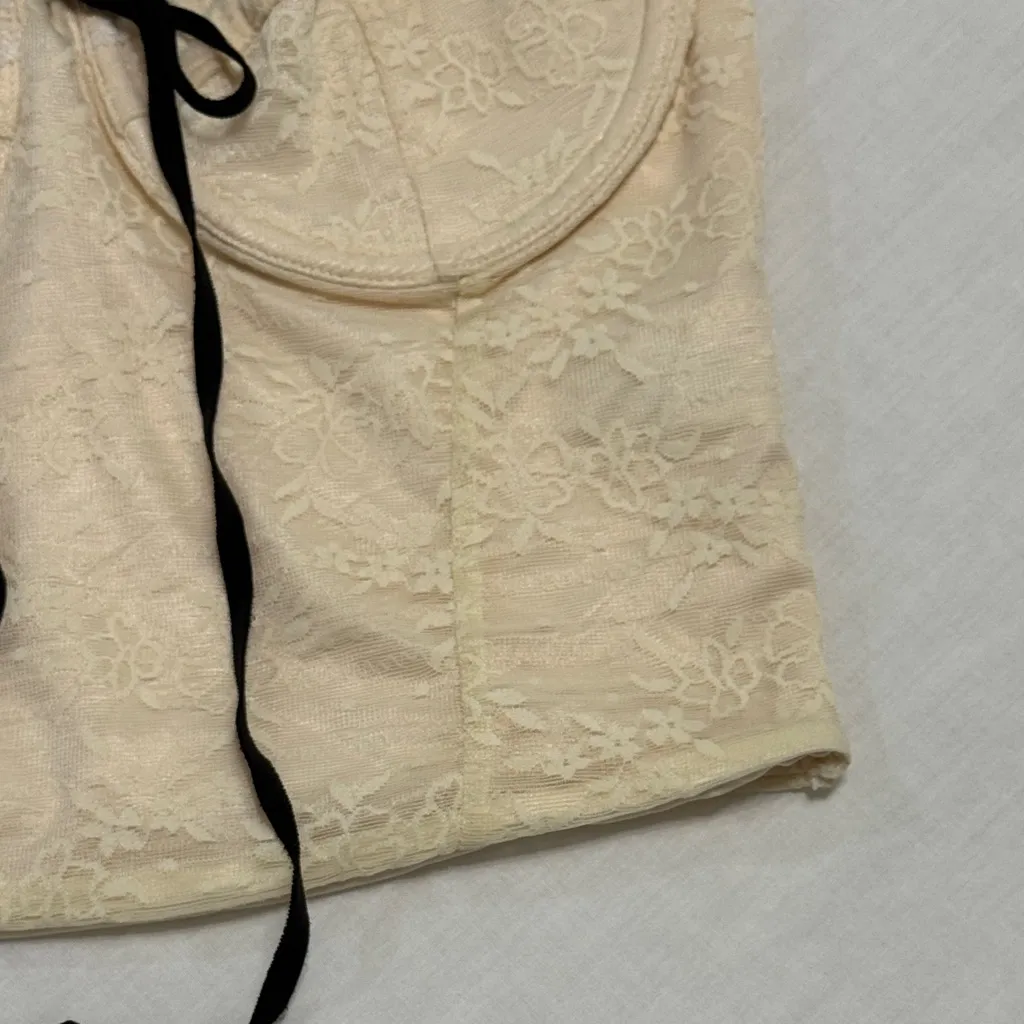 Elegant Lace Camisole with Black Accents - Image 5