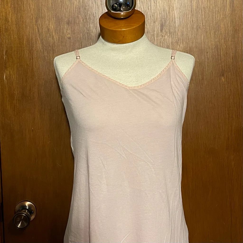 Victoria Secret Woman's Light Pink Classic Lightweight Tank Top Size Medium - Image 2