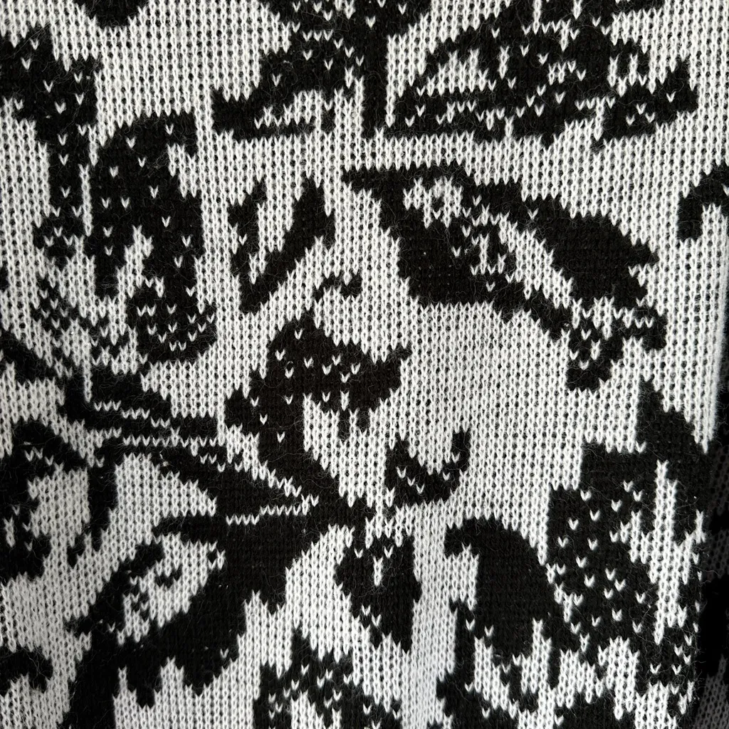 Vintage Black & White Floral Knit Sweater Made in USA Women’s Medium - Image 4