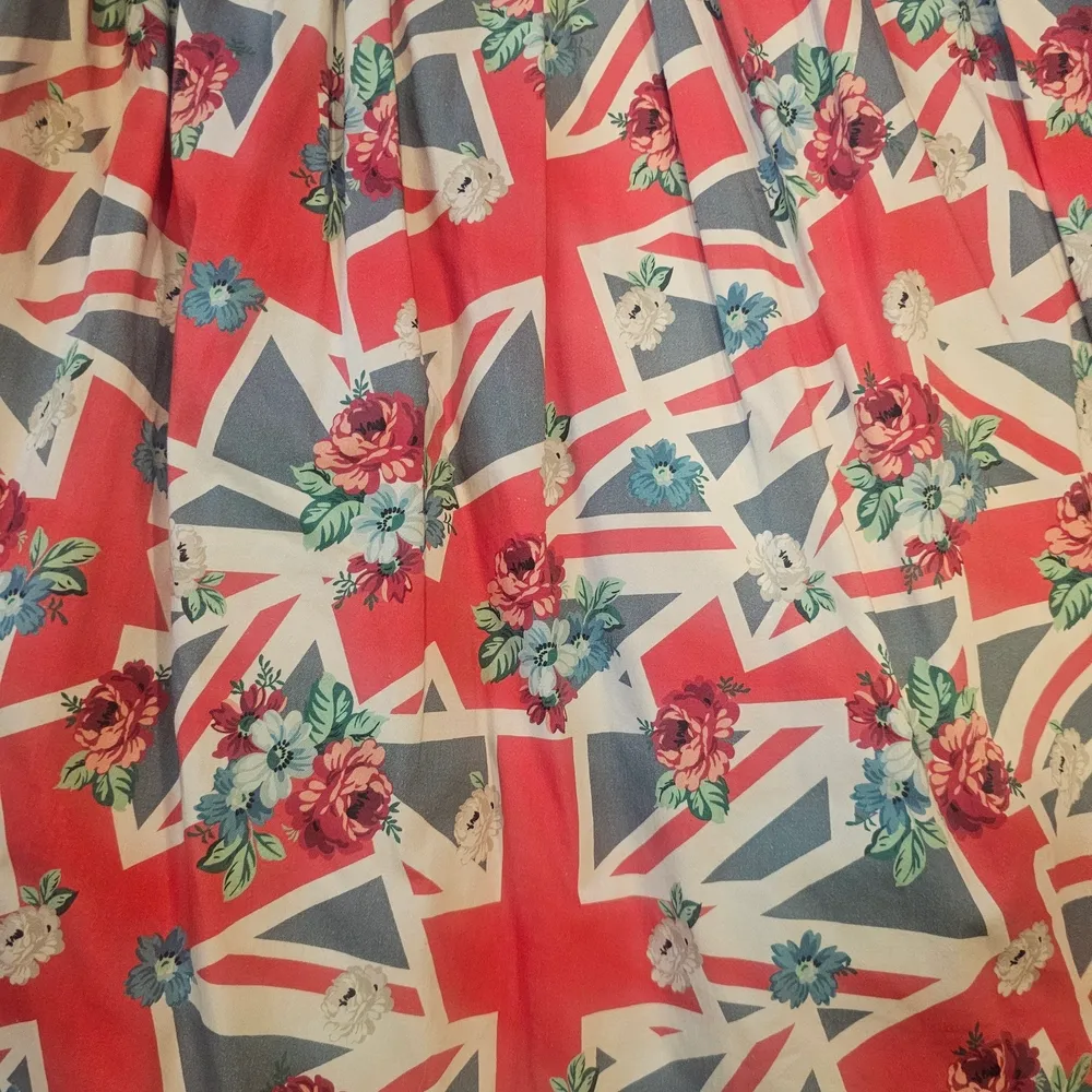 Floral Union Jack Print Skirt Red Size M - Image 3