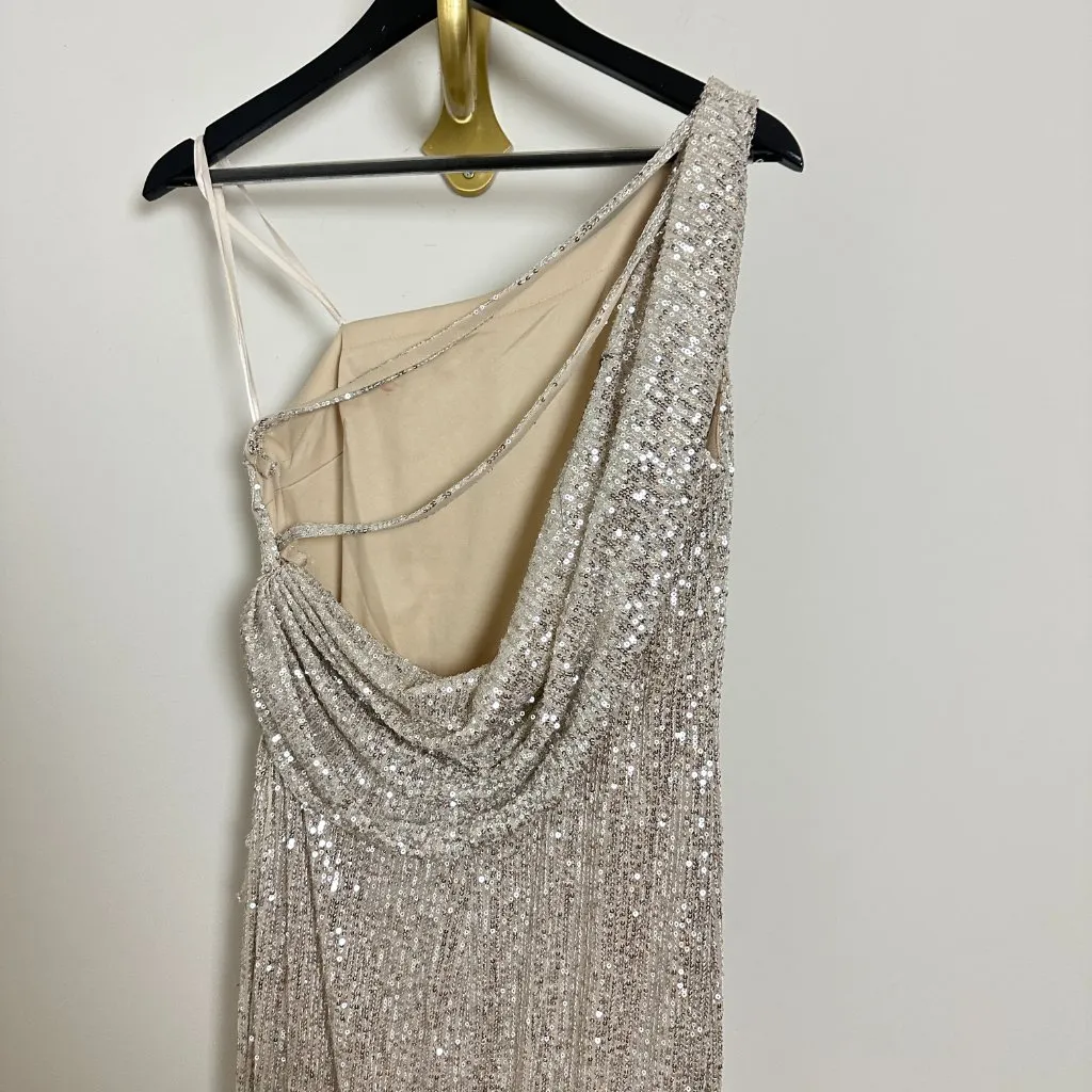 MAC DUGGAL Sequined One Shoulder Draped Back Gown in Silver Size US 4 - Image 7