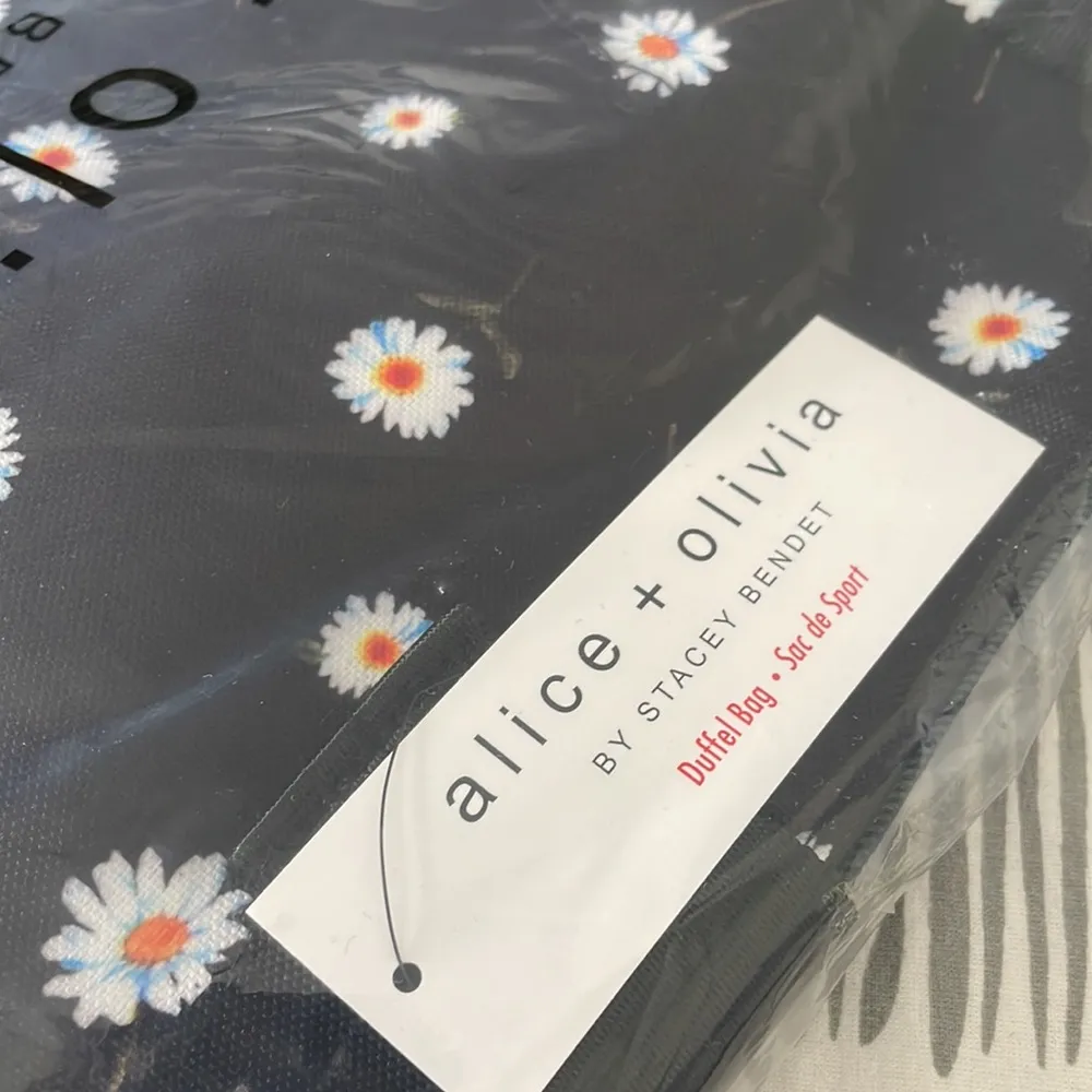 DAISY PRINT DUFFEL BAG - Image 3