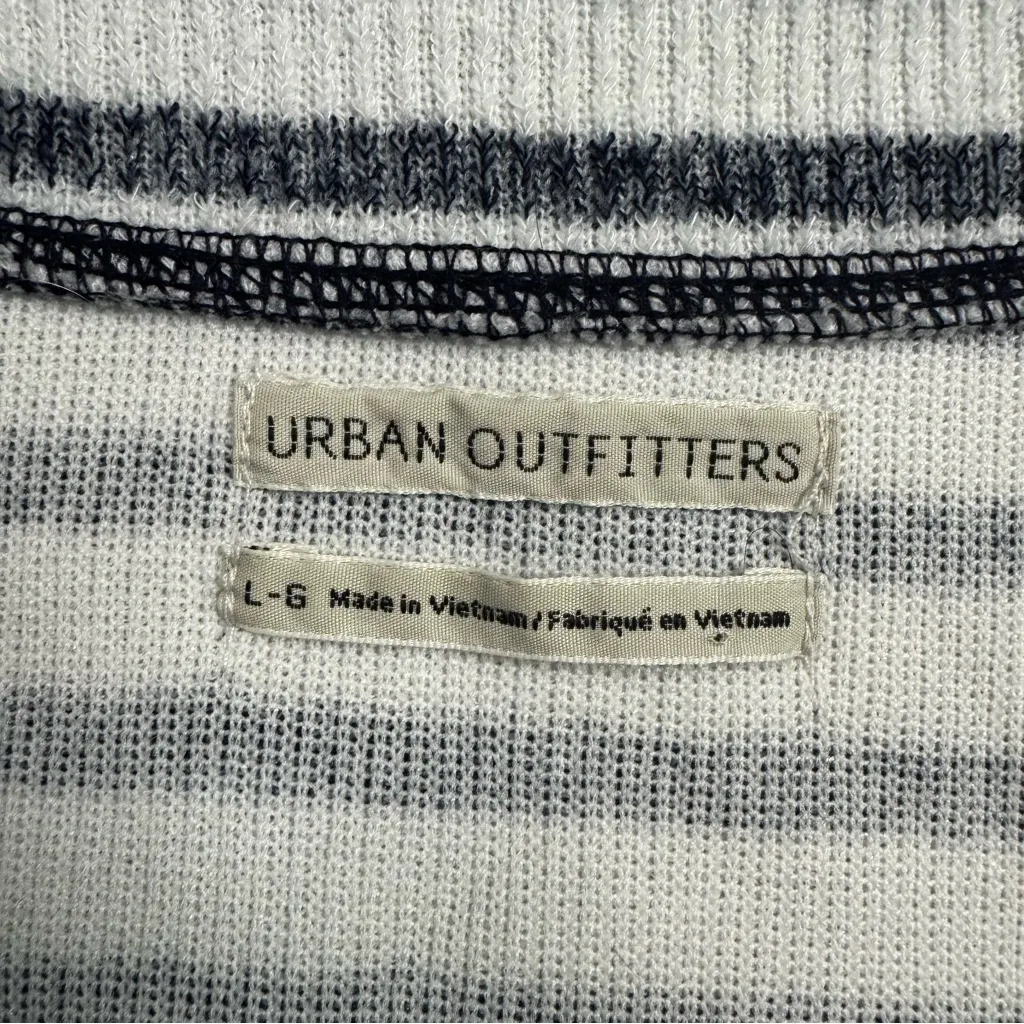Urban outfitters black striped oversized v neck pullover buttons retro large - Image 6
