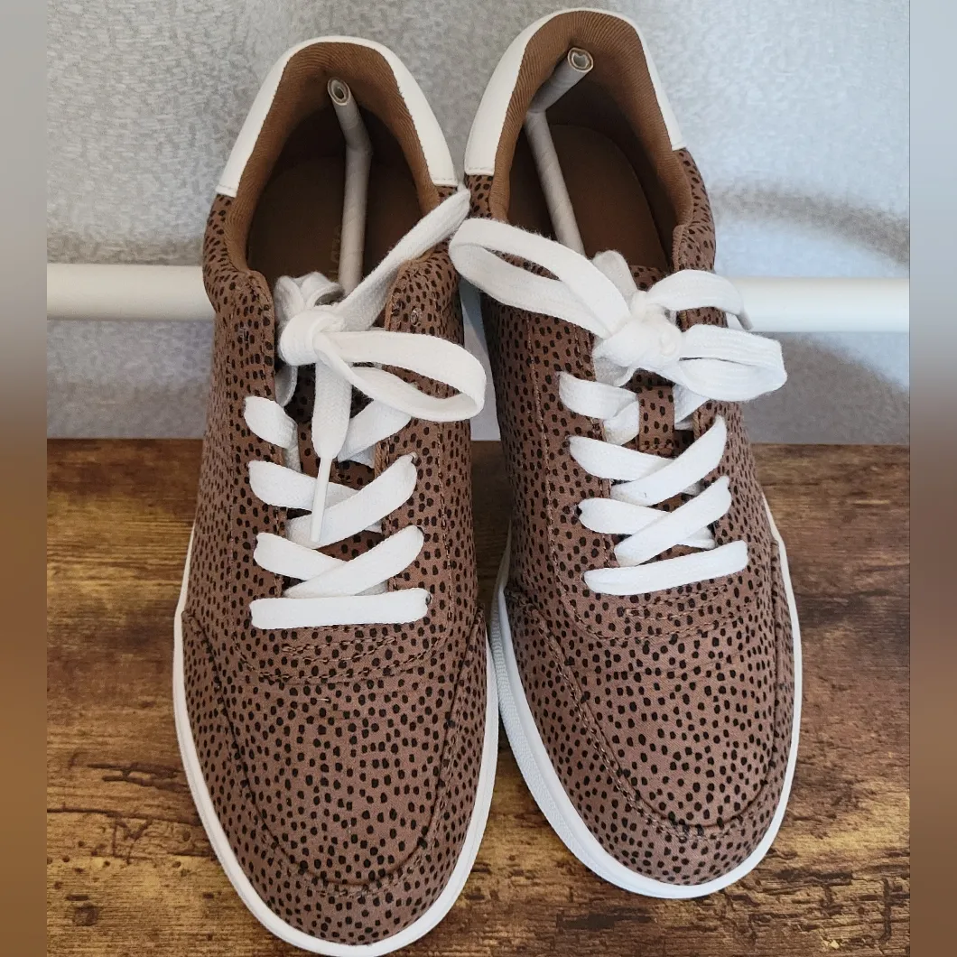 Old Navy Soft-Brushed Faux-Suede Sneakers For Women - Image 2