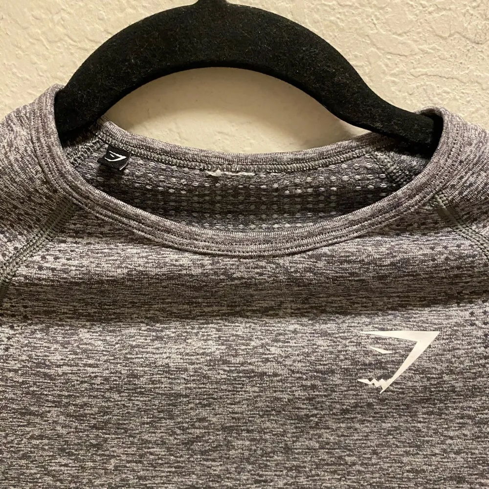 Gymshark Gray Vital Seamless Long Sleeve Crop Top Size Small - Image 3