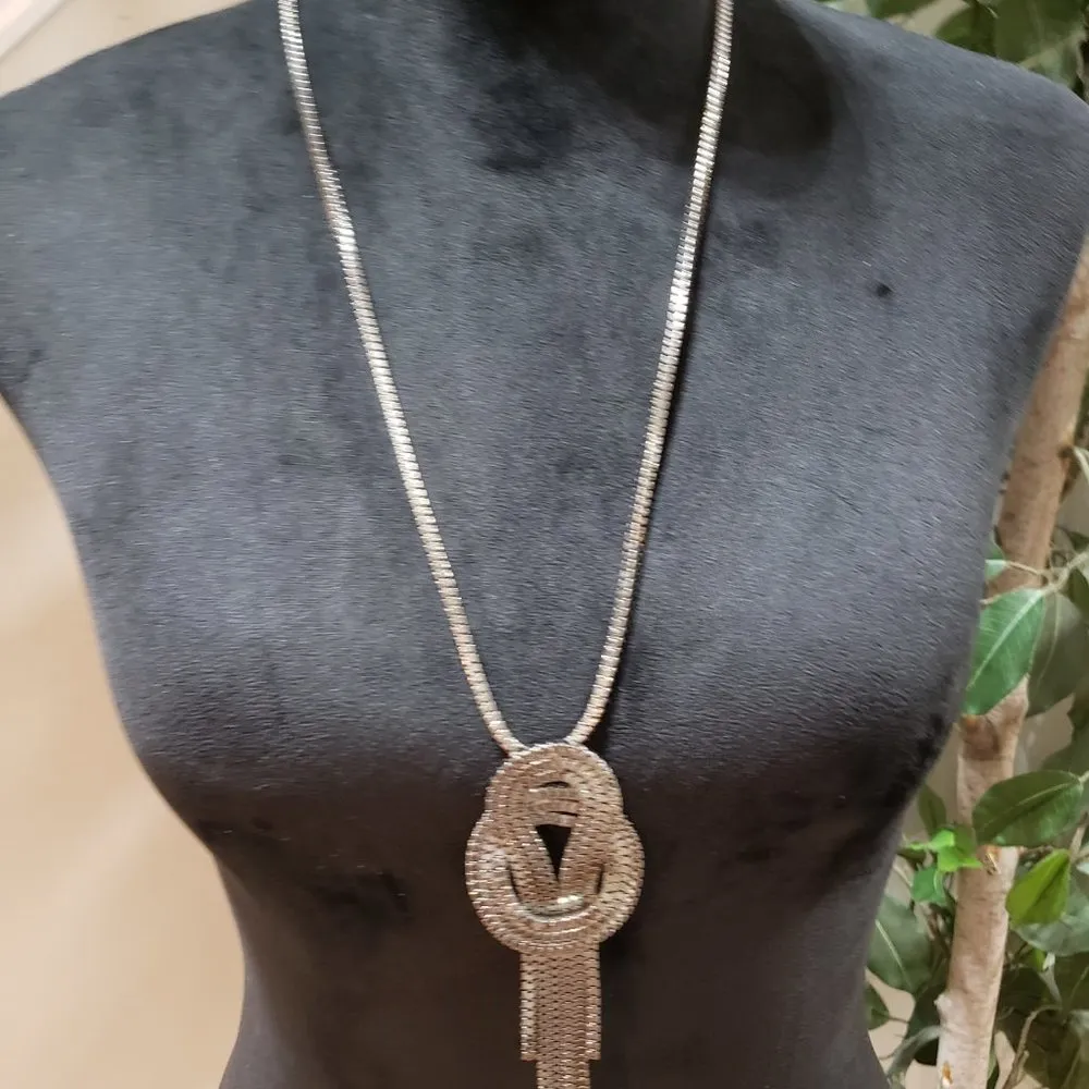 Guess Womens Silver Tone Chain Metal Dangle Bow Tassel Necklace w/ Lobster Clasp - Image 2