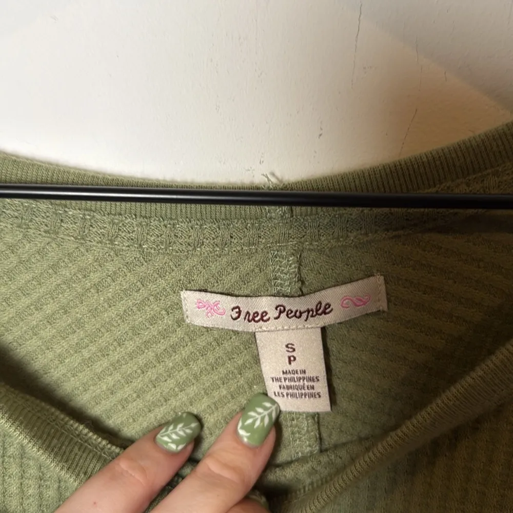 Free People Green Waffle Knit Thermal Long Sleeve Shirt Women's Size S Slit Back - Image 2