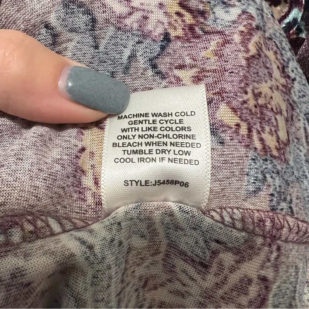 It's Our Time Purple Velvet Floral Off the Shoulder Bell Sleeve Top Size M - Image 7