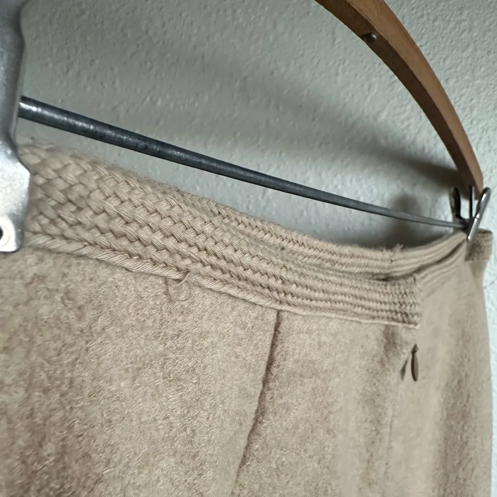 Banana Republic Wool Skirt - Image 10