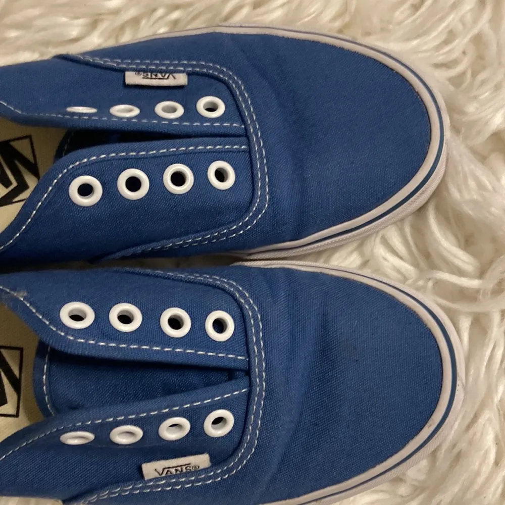 Vans size women’s 5 excellent condition never been worn color light blue - Image 10