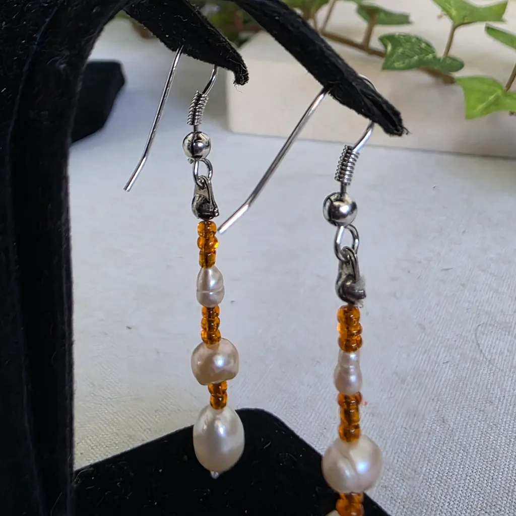 Artisan Necklace and Earring Set Freshwater Pearls with Glass swirl Pendant Gold - Image 6