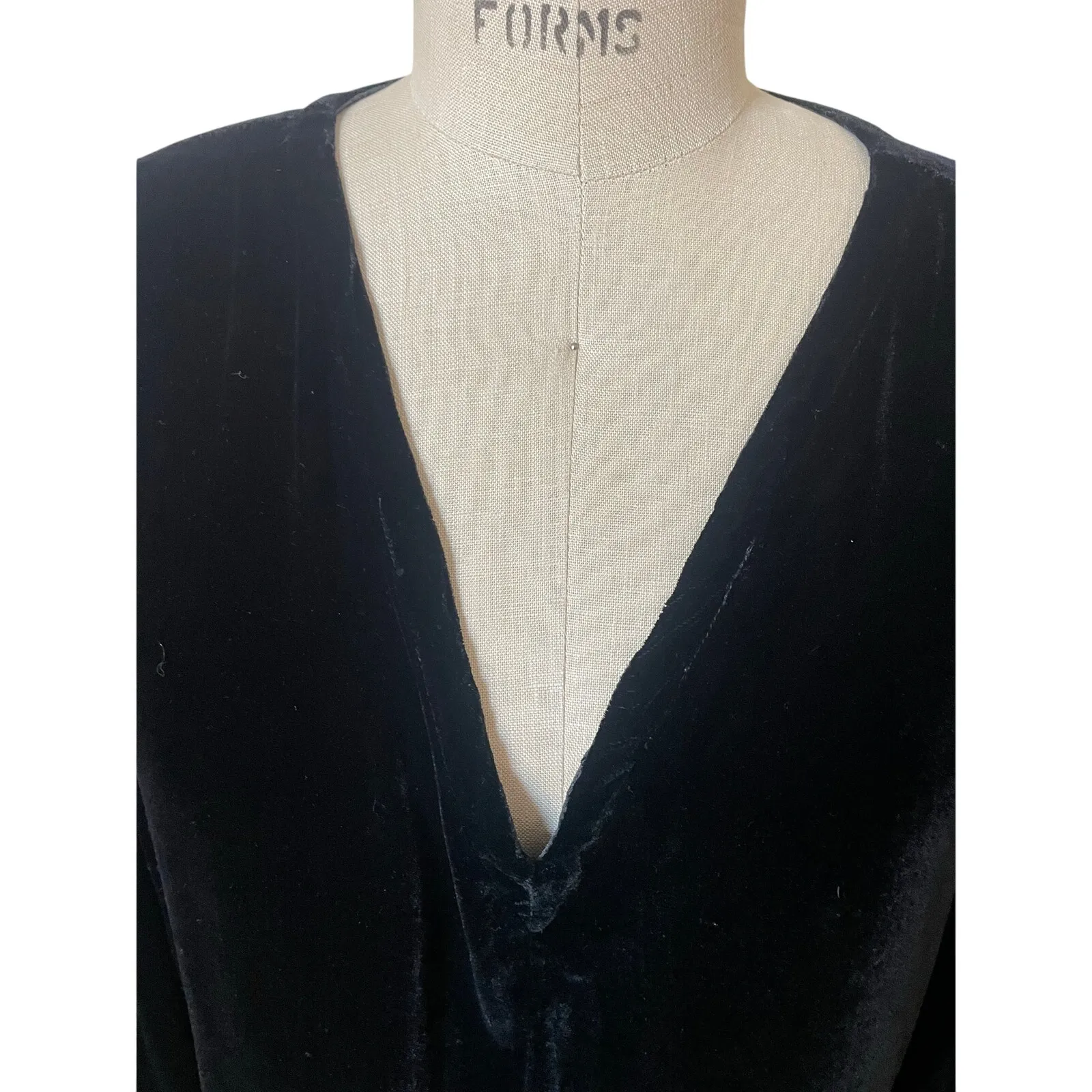 cut loose Black Velvet V - Image 4