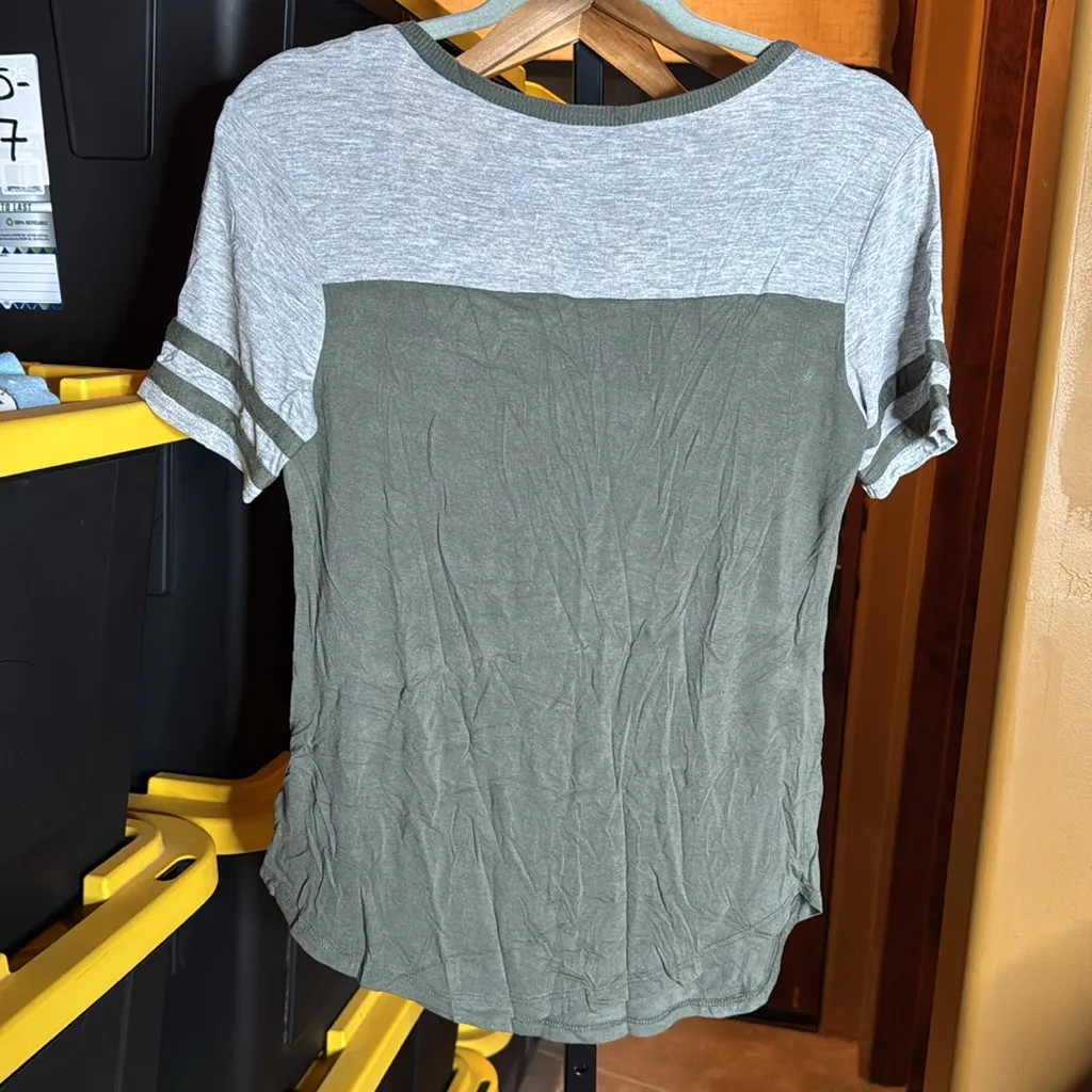 No Boundaries Colorblock Graphic T-Shirt Mushrooms Choose Happy Size Medium Jrs - Image 8