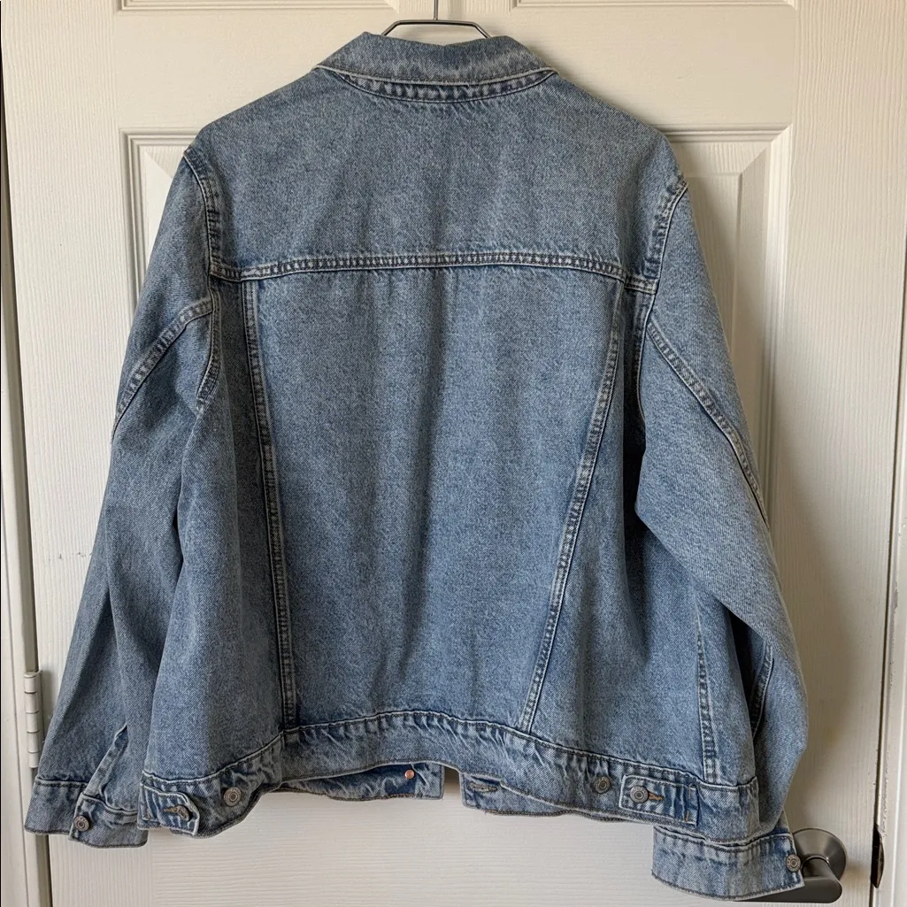 Old Navy Light Blue Distressed Denim Jacket. - Image 8