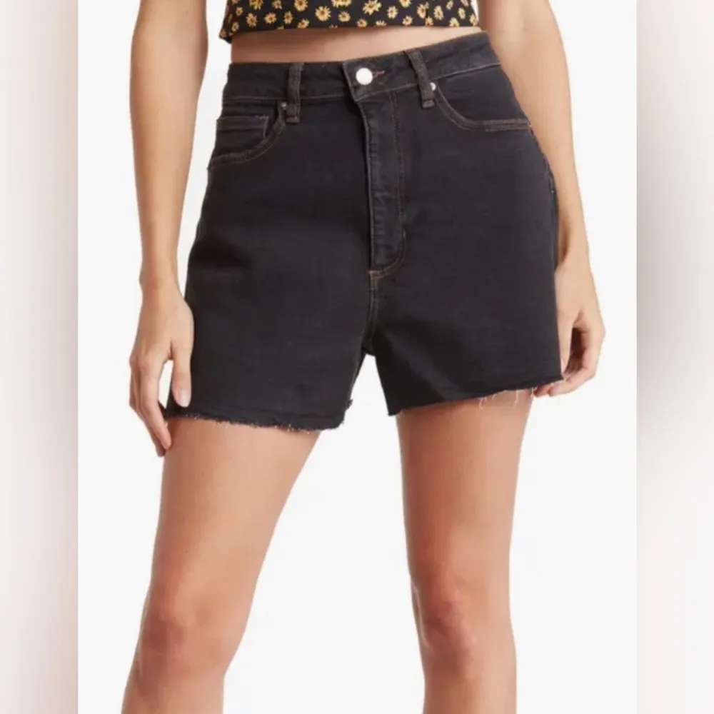 We Wore What High Rise Boyfriend Shorts Black Stretch NWT Size 32 - Image 3