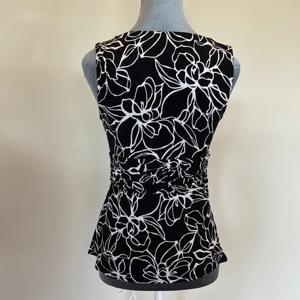 White House Black Market Black and White Sleeveless Wrap Top - Image 3