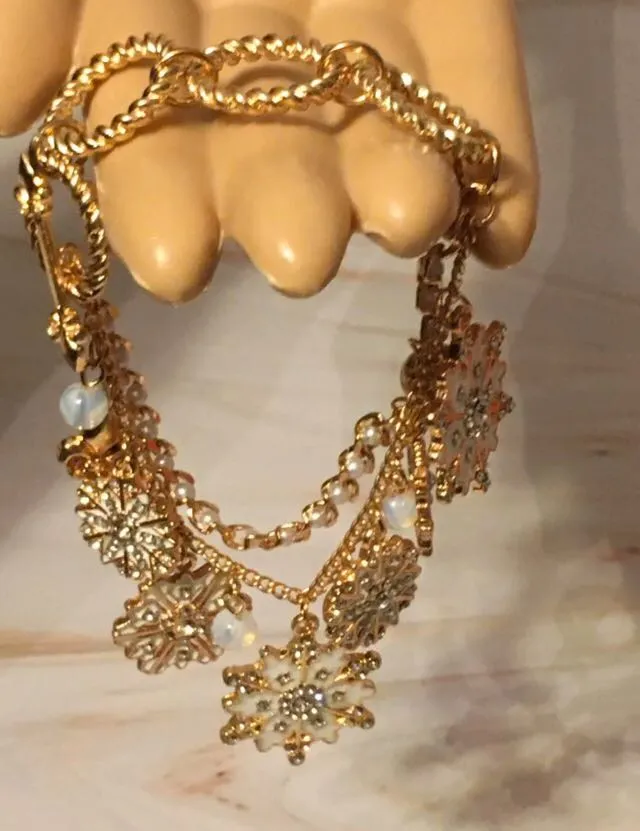 Snowflake Charm Bracelet Gold - Image 6