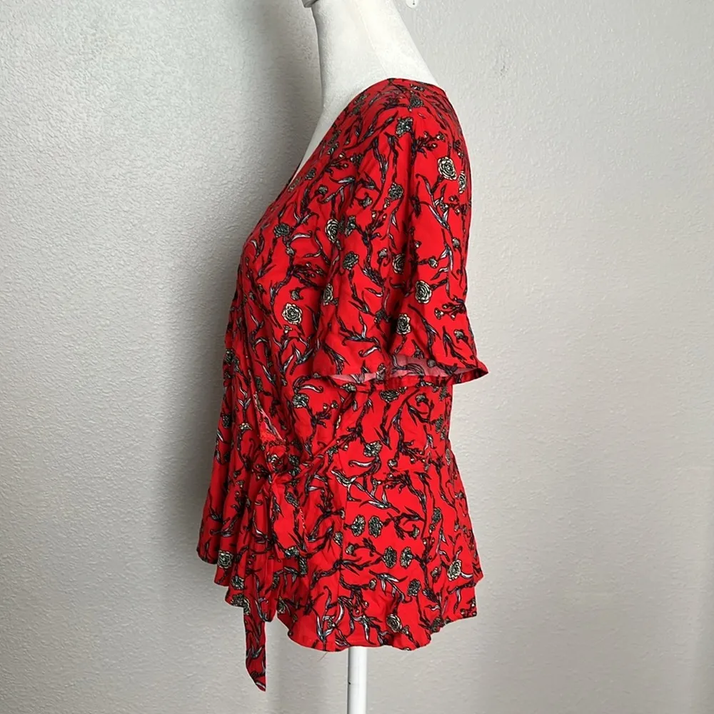 NSR Faux Wrap Peplum Blouse Red Print Size Medium - Image 9