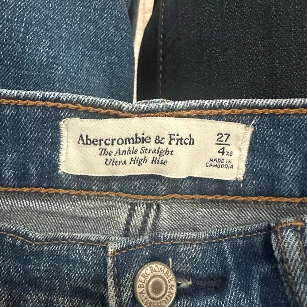 Abercrombie & Fitch Ultra High Rise Ankle Straight Jeans - Image 5